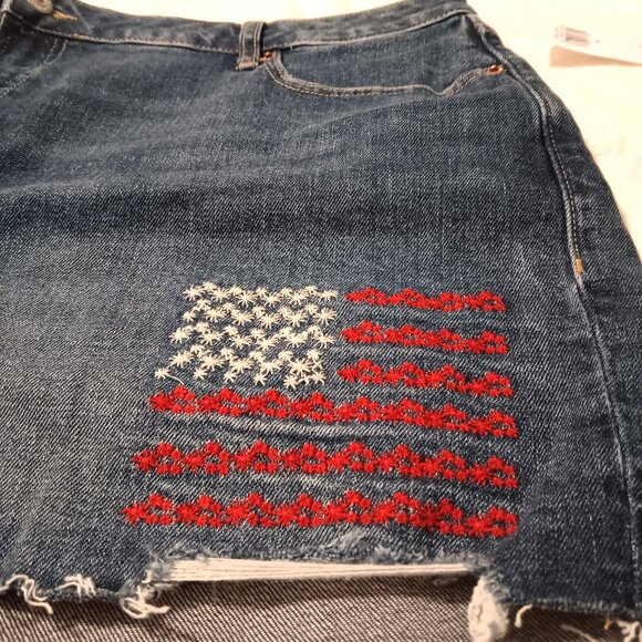 Distressed Denim Shorts w/ American Flag Patch – Size 22 - Picture 3 of 7